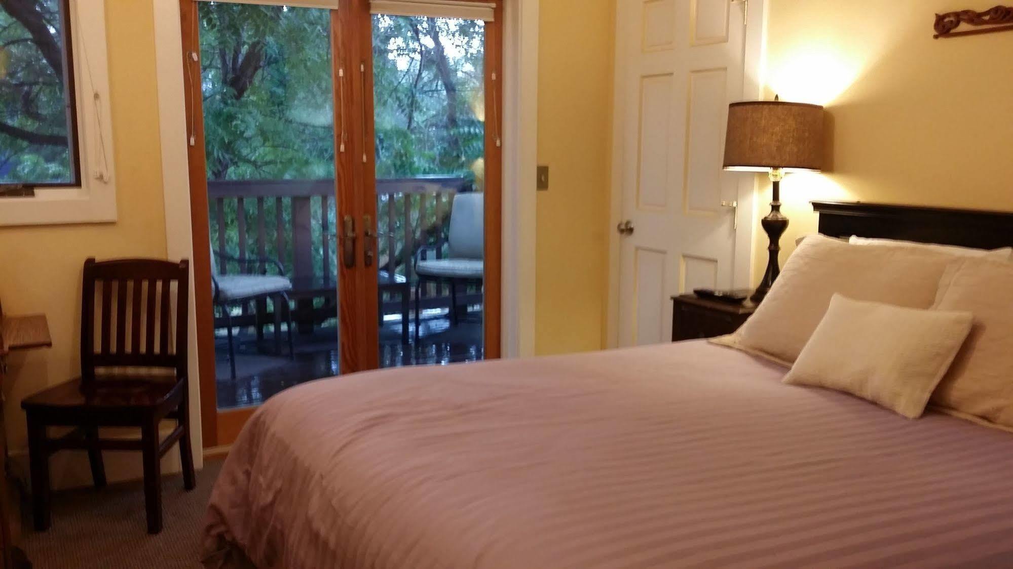 Briar Rose Bed & Breakfast ボウルダー エクステリア 写真